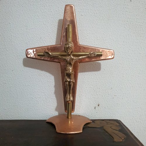 Crucifixo antigo, em bronze e cobre